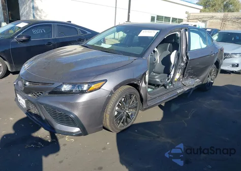 2024 Toyota Camry Se z USA, uszkodzony, nr VIN 4T1G11AK8RU259824